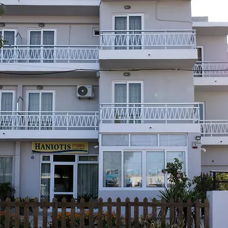 Haniotis מלון דירות 3*