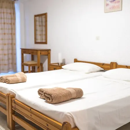 Haniotis מלון דירות 3*