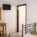 Haniotis מלון דירות 3*